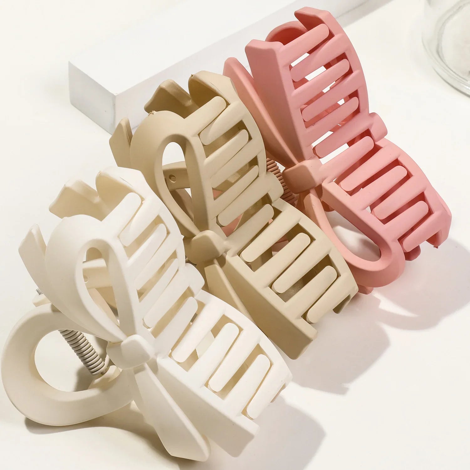 Matte Bow Large Hair Claw Crab Korea Women Solid Acrylic Hair Clips Hairpins Girls Ponytail Hair Accessories Barrettes Headbands